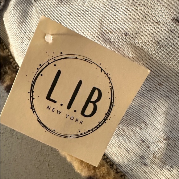 Women’s fuzzy animal print poncho, NWT - Picture 8 of 8